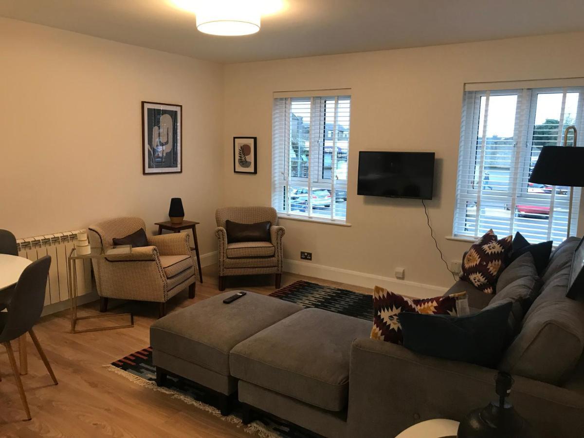 Central Town Location Apartment Эннискорти Экстерьер фото